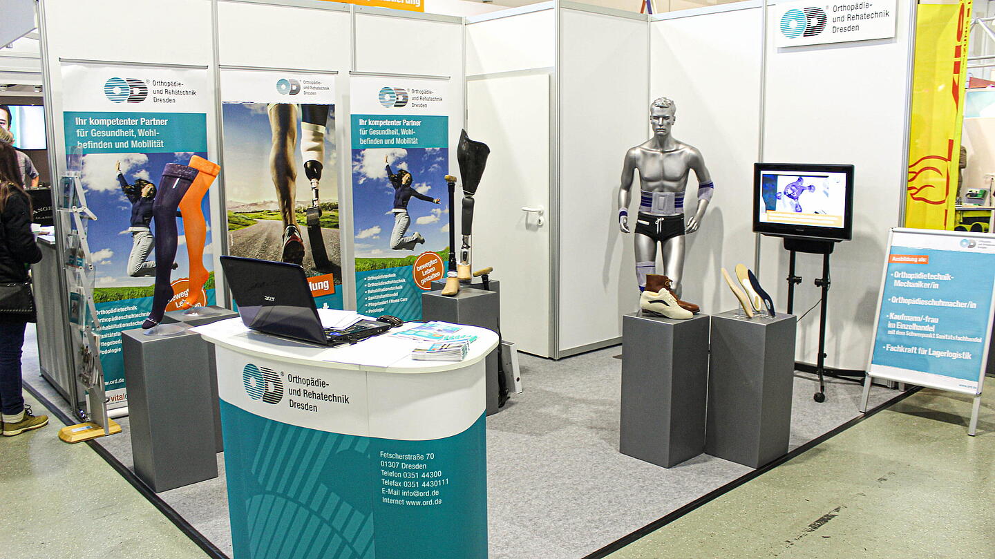 Messestand mit Ausstellungsstücken