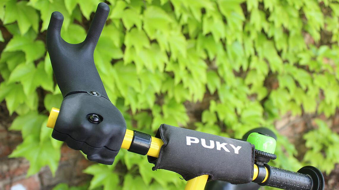 Lenkhilfe für ein Kinderfahrrad und Laufrad aufgrund eine verkürzten Arms aus dem 3D-Drucker