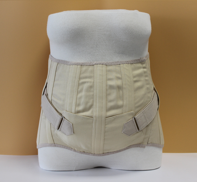 Vorderansicht einer Leibbinde mit Leibheber zur Korrektur des Körperschwerpunktes